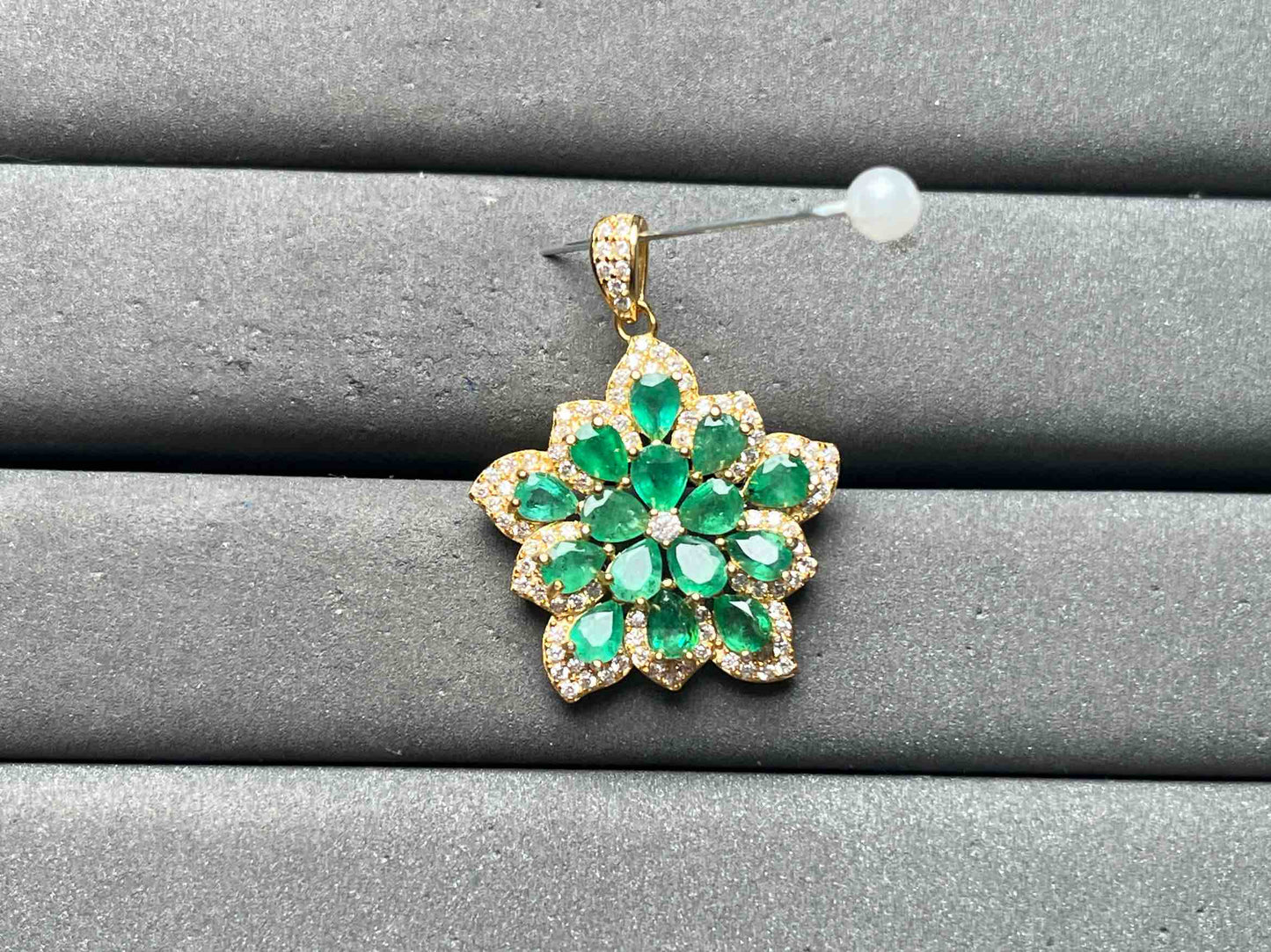 A15861 Emerald Pendant