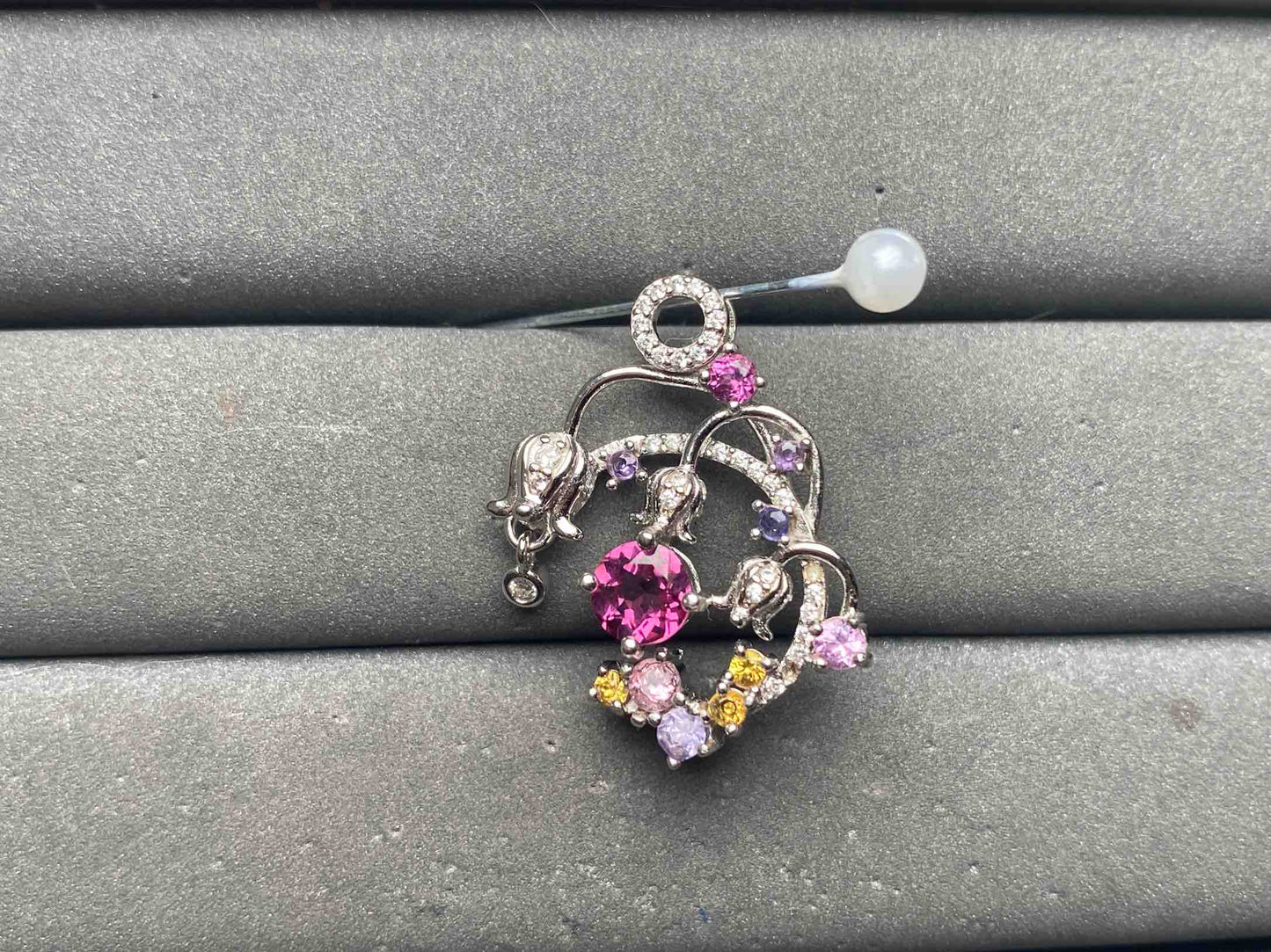 A15876 Garnet Pendant