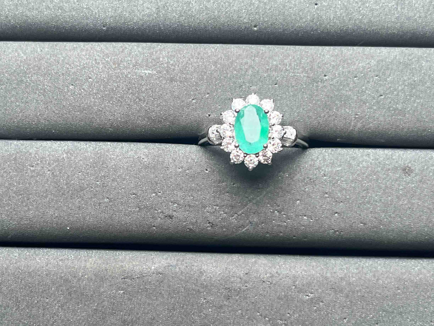 A15913 Emerald Ring