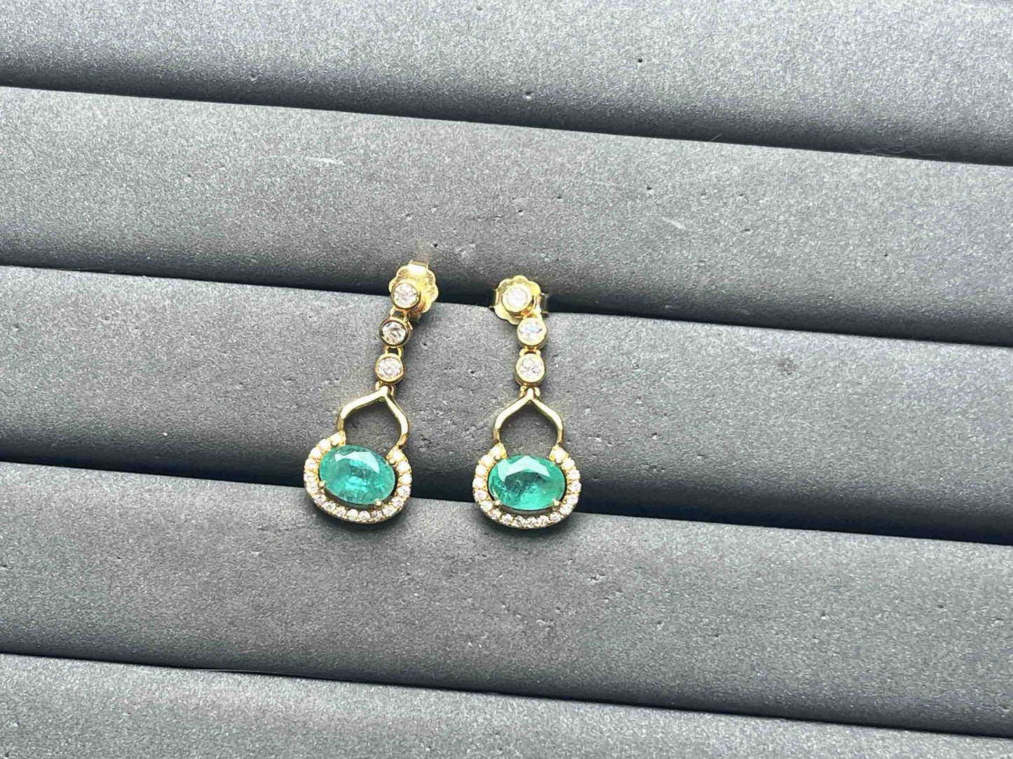 A15916 Emerald Earrings