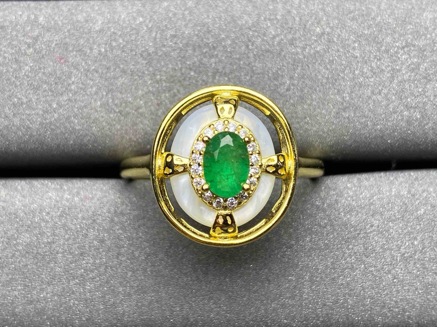 A1611 Emerald Ring