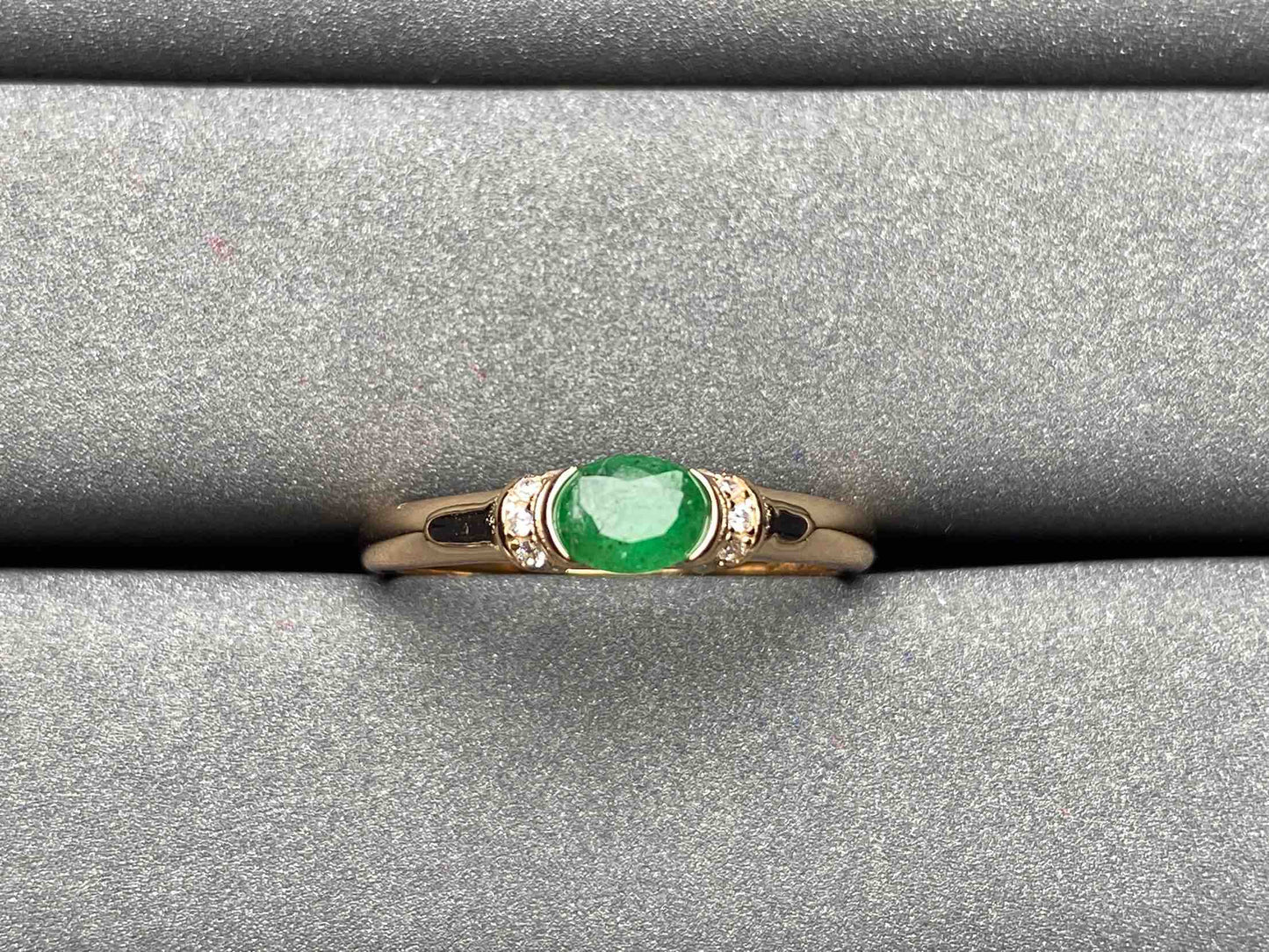 A1672 Emerald Ring