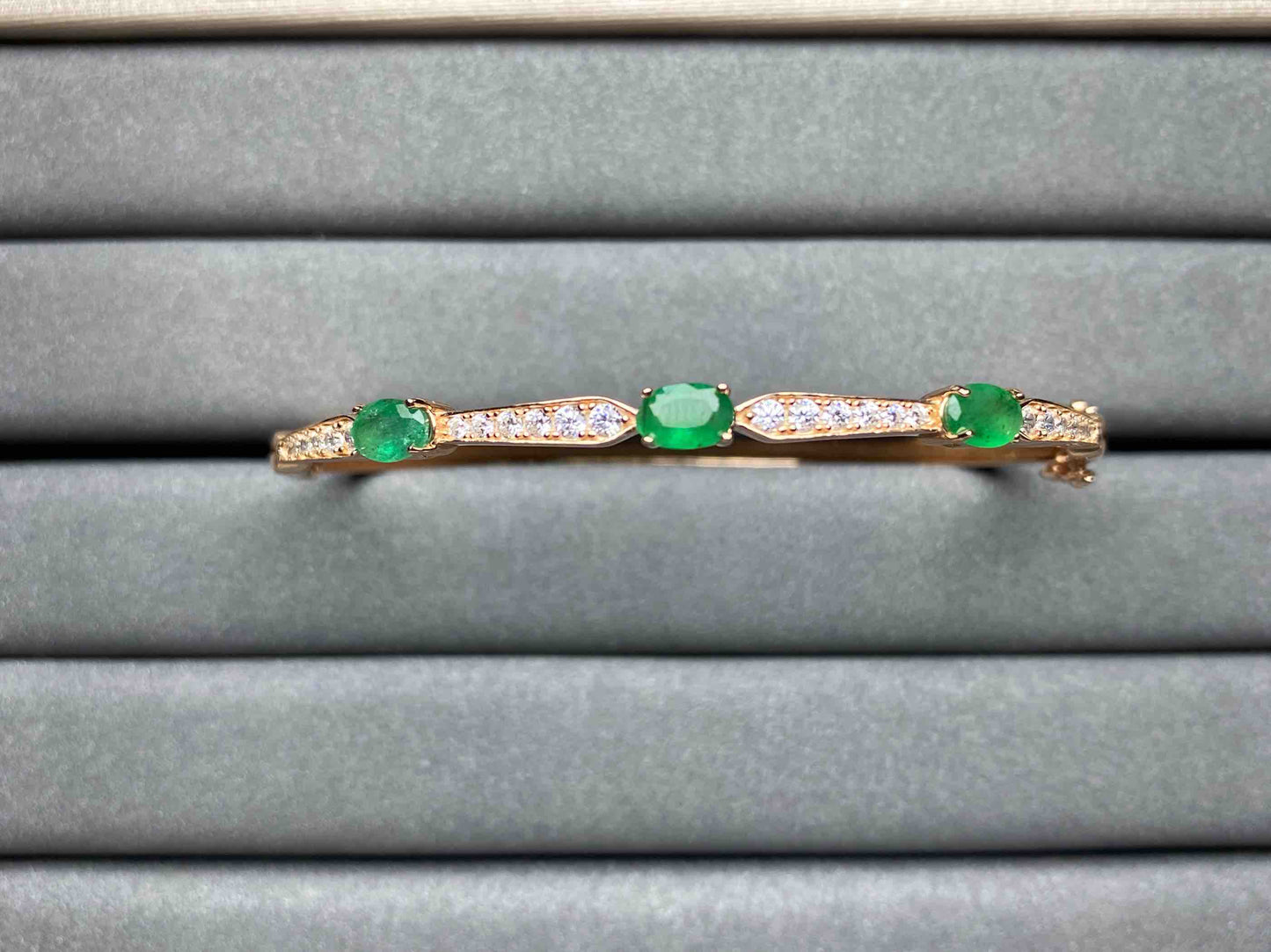 A1681 Emerald Bangle