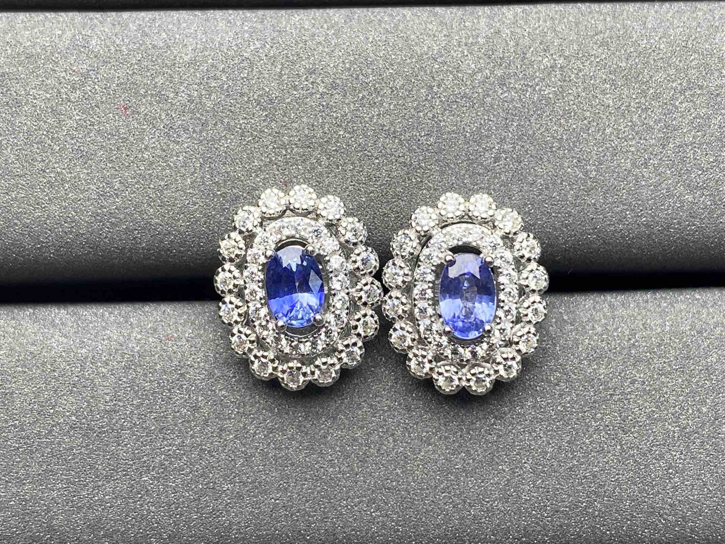 A1686 Cornflower Sapphire Ring