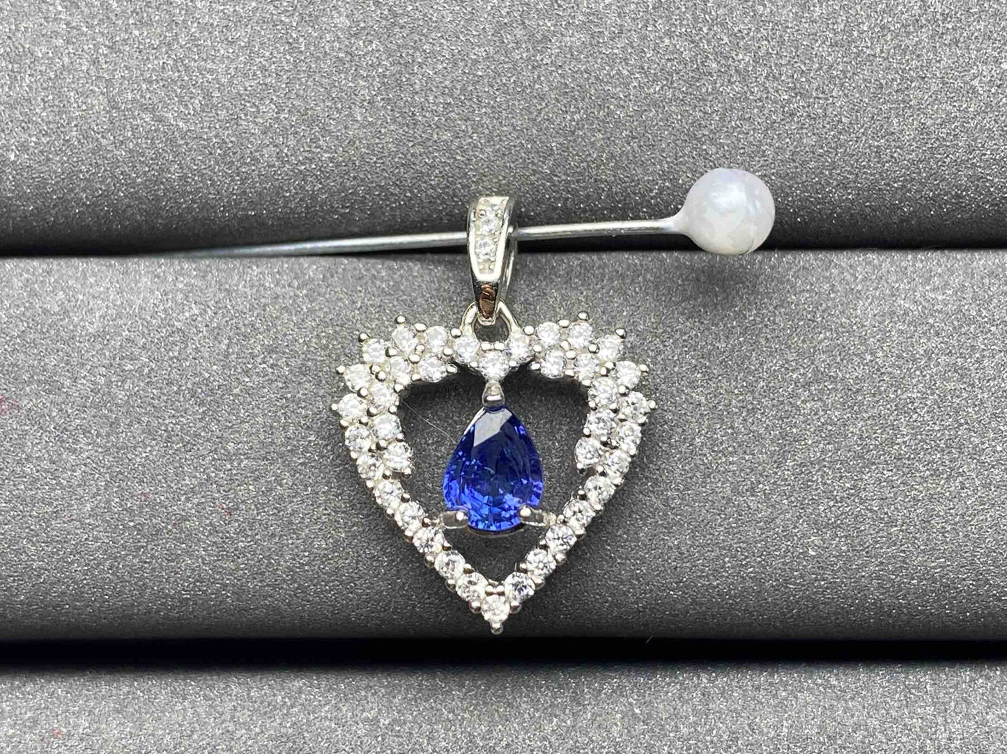 A1693 Cornflower Sapphire Pendant