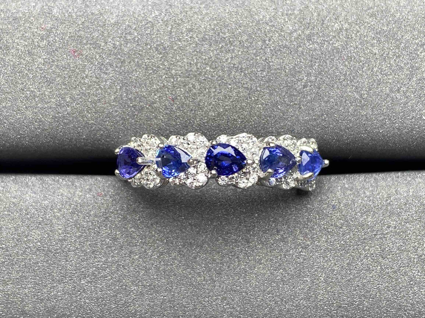 A1694 Cornflower Sapphire Pendant