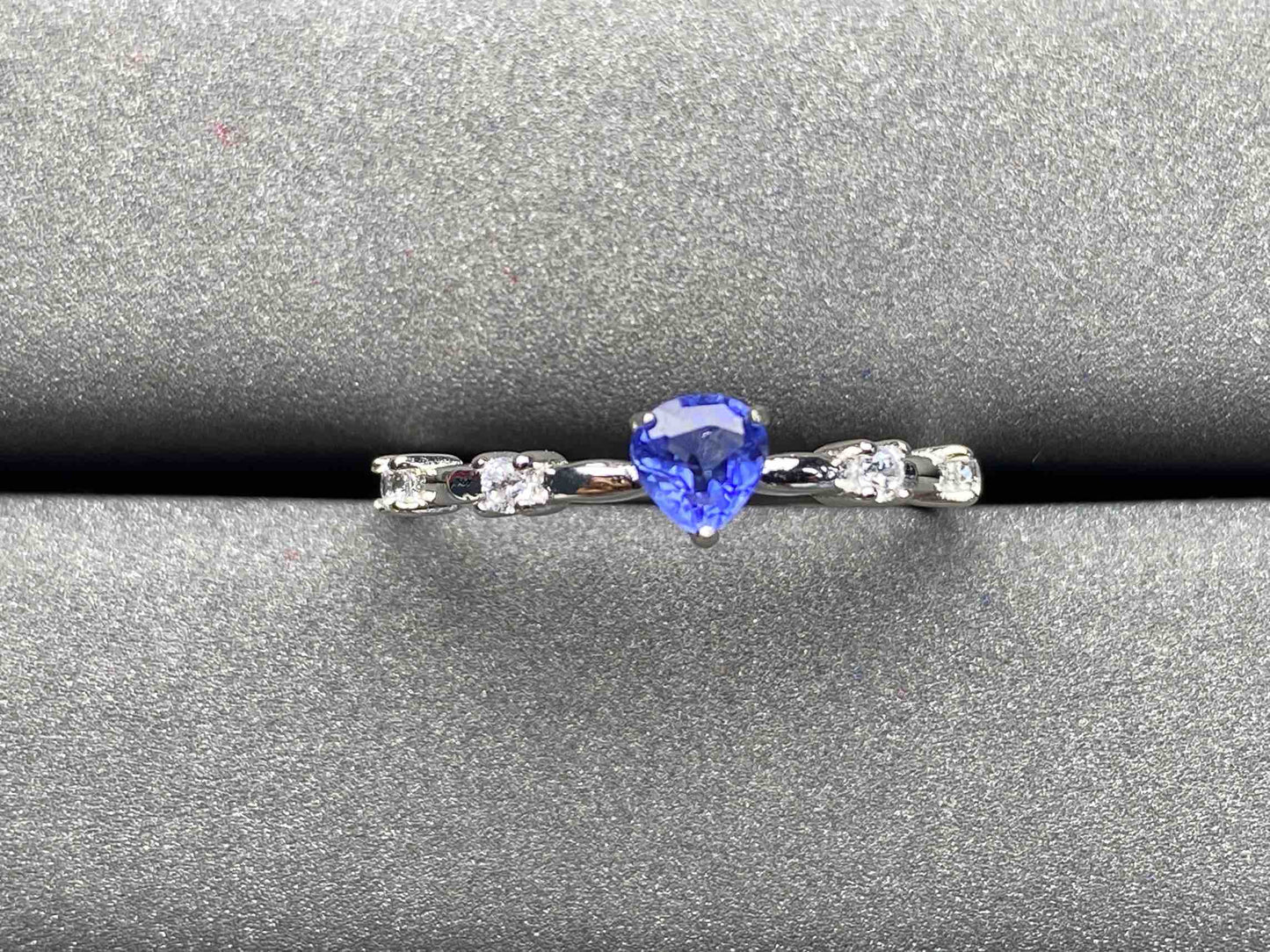 A1696 Cornflower Sapphire Pendant