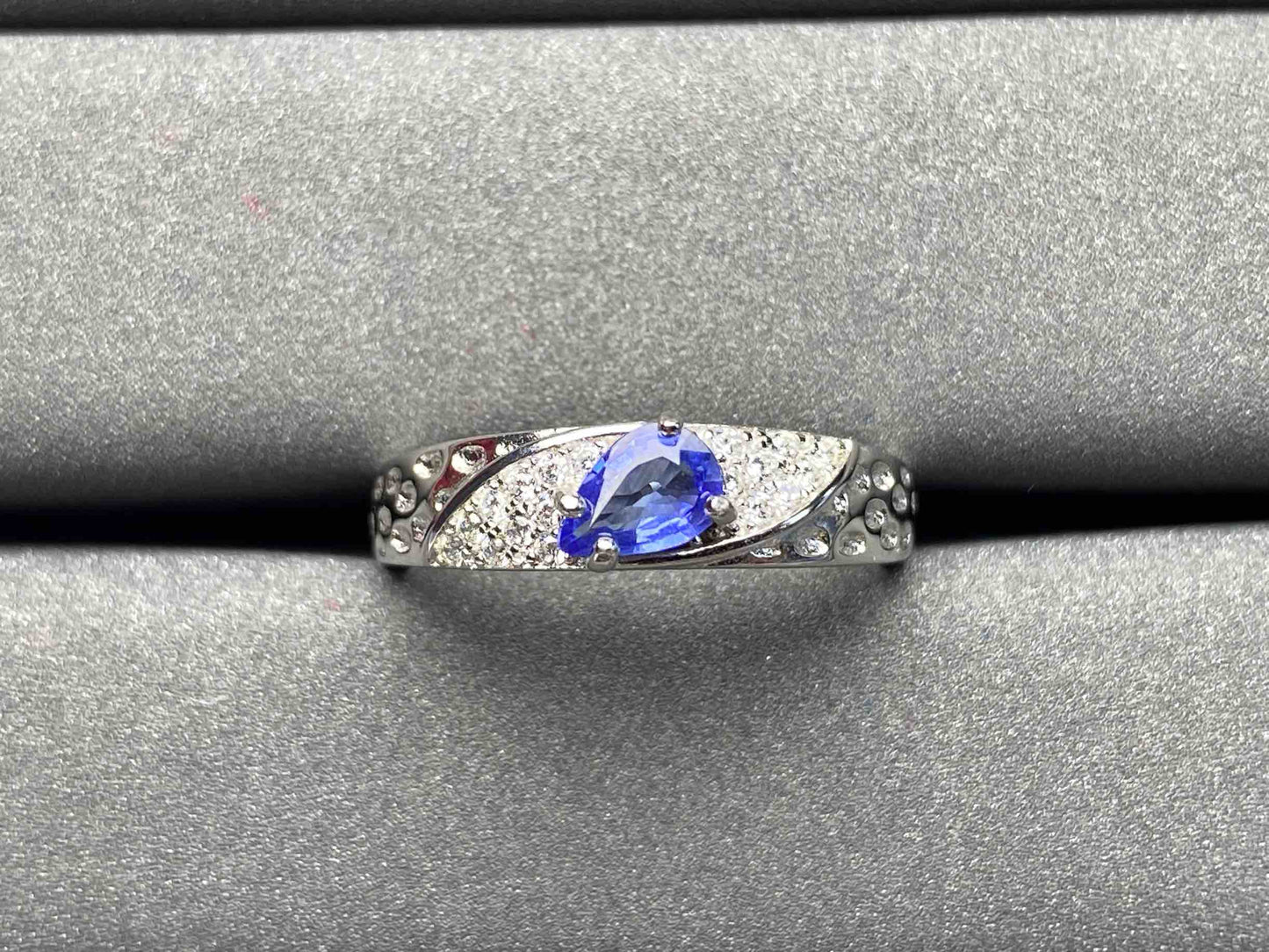 A1729 Cornflower Sapphire Ring