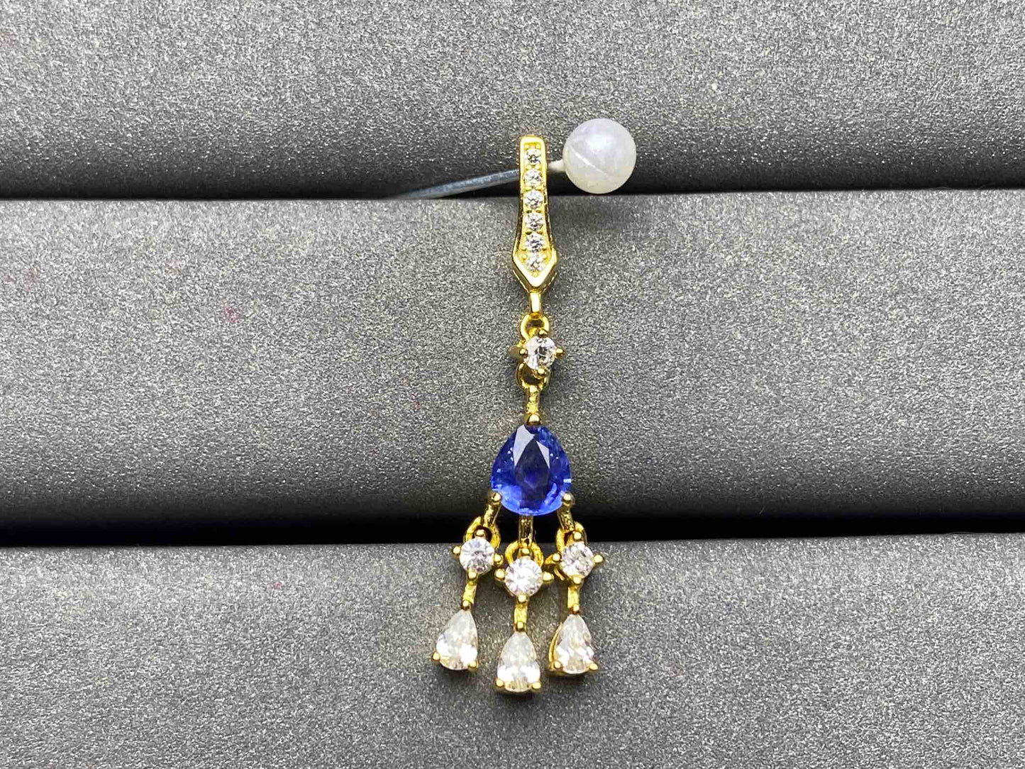 A1762 Cornflower Sapphire Pendant