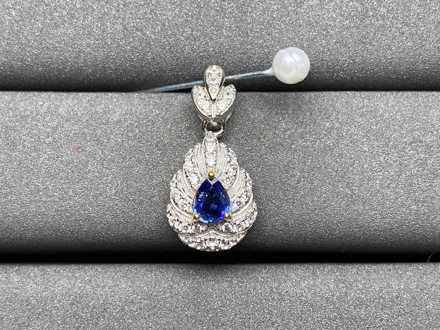 A1780 Cornflower Sapphire Pendant