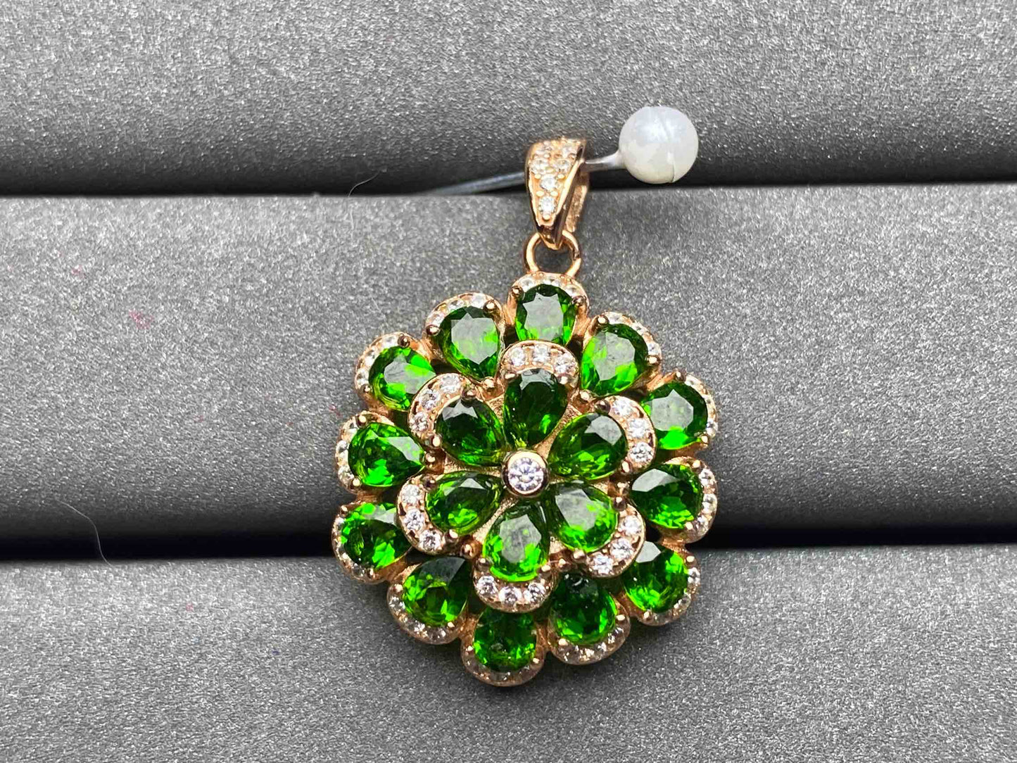 A1828 Peridot Pendant