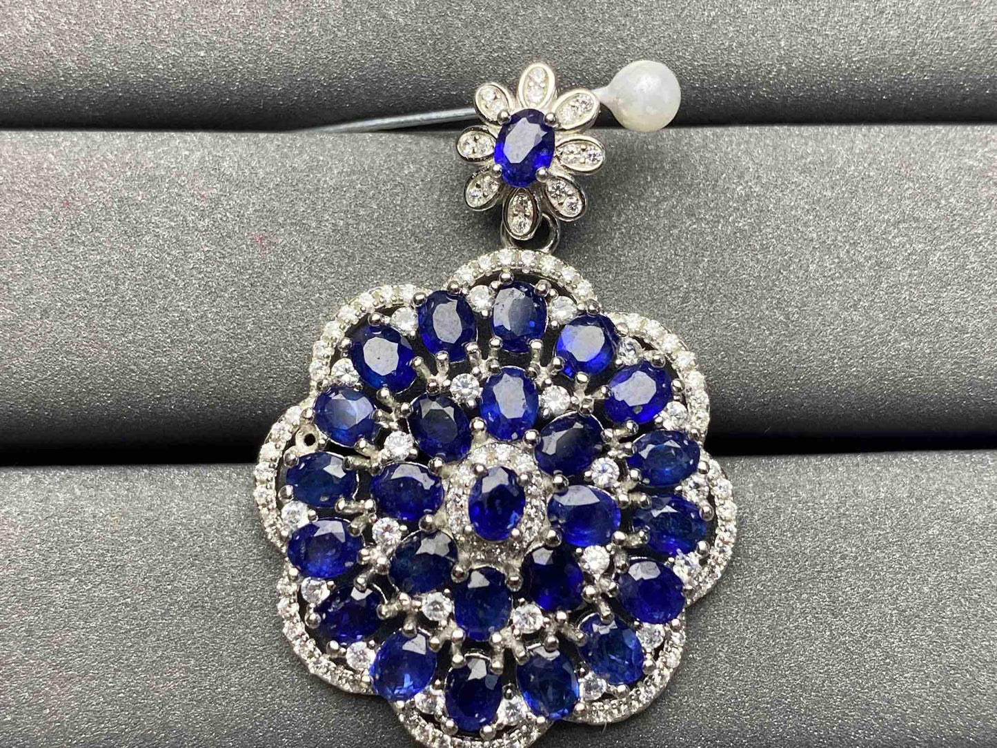A1848 Blue Sapphire Pendant