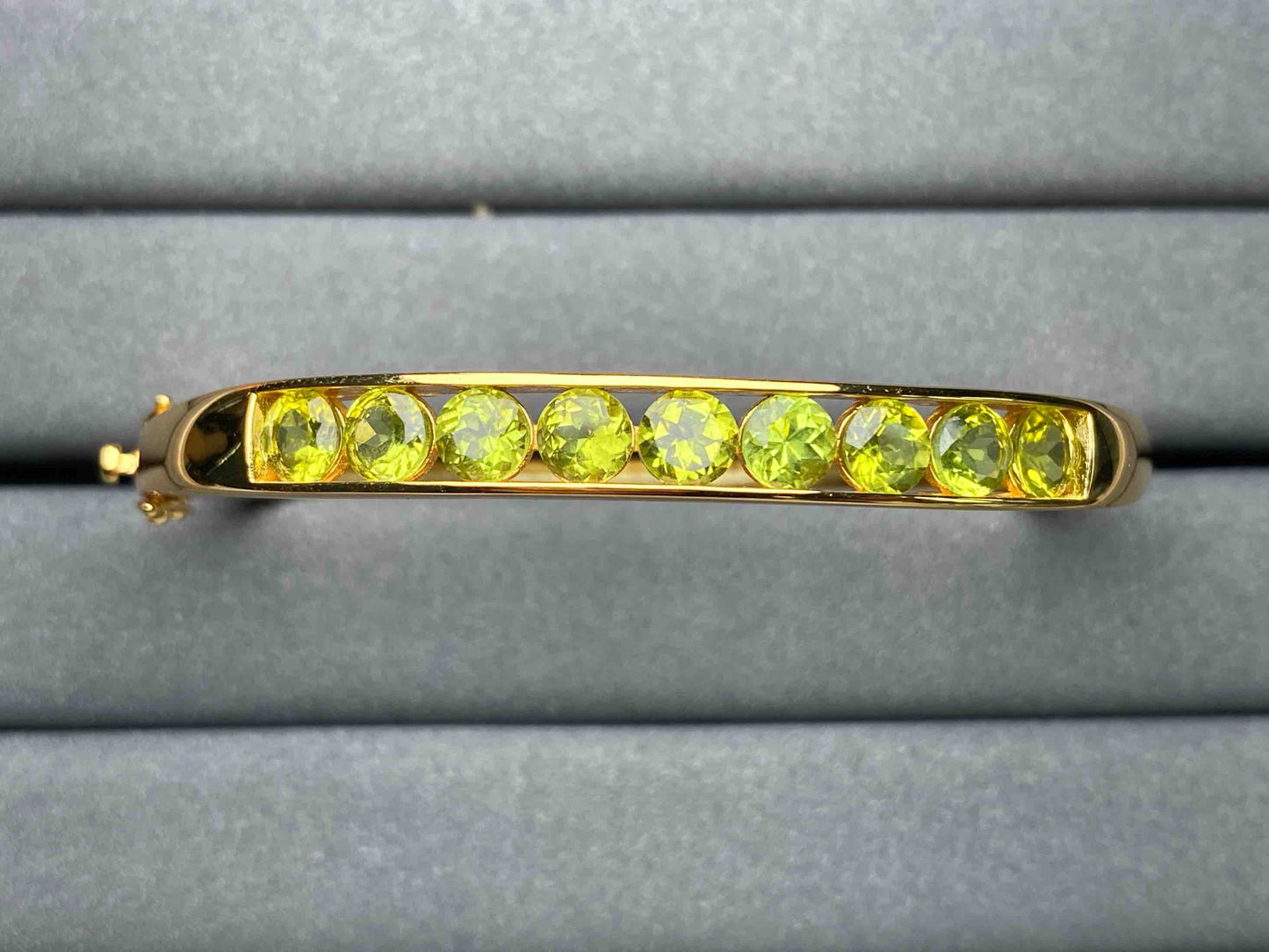 A1891 Peridot Bangle