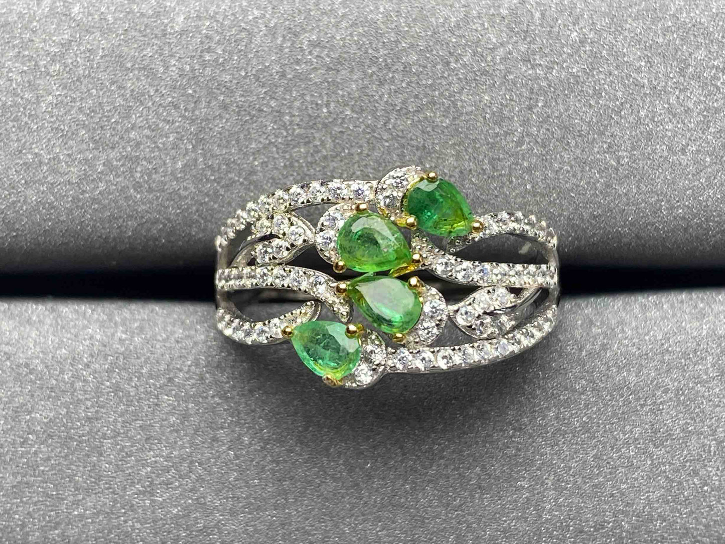 A19 Emerald Ring