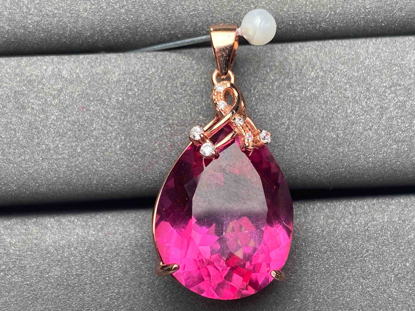 A1907 Topaz Pendant