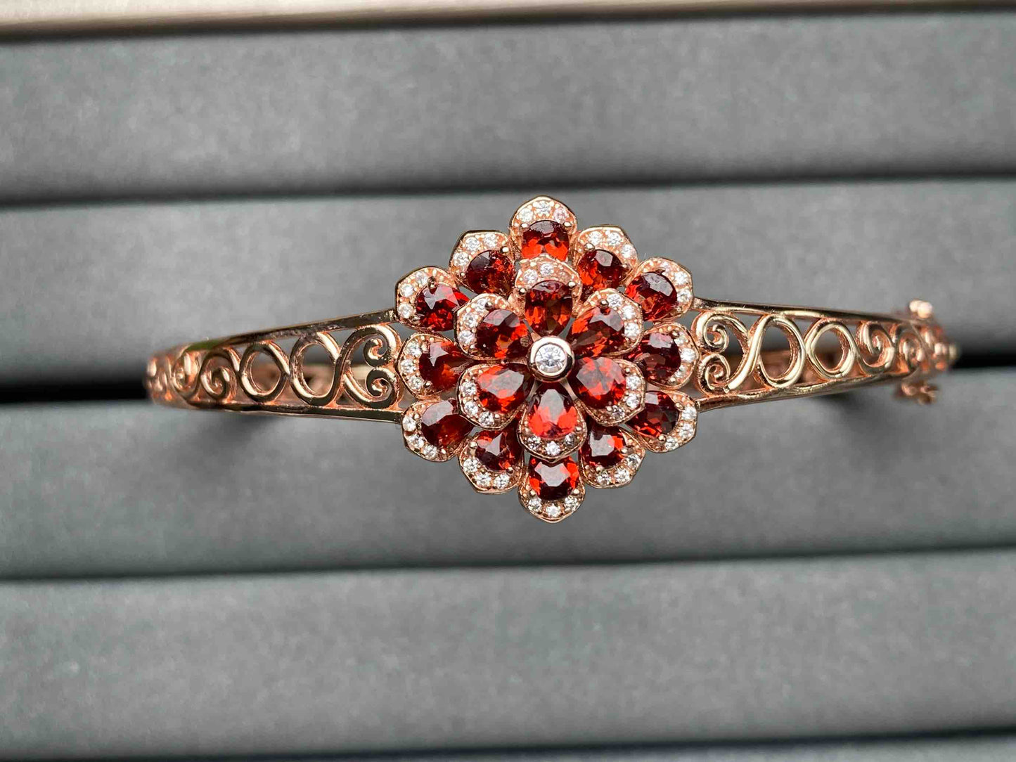 A1942 Garnet Bangle