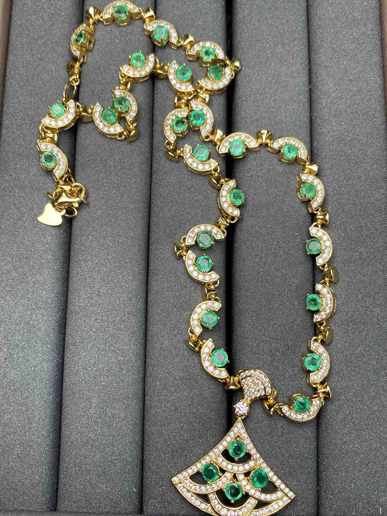 A1943 Emerald Necklace