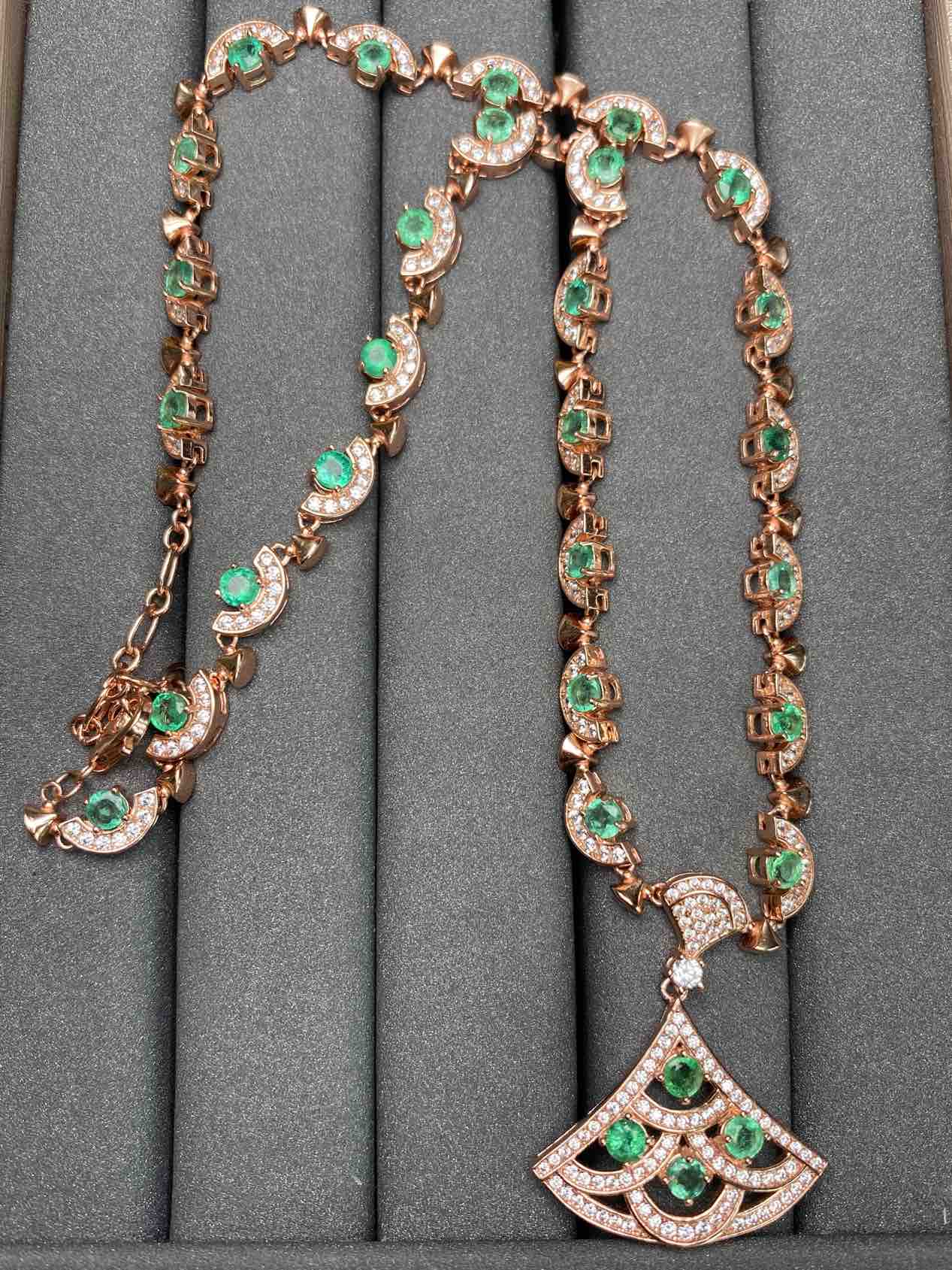 A1944 Emerald Necklace