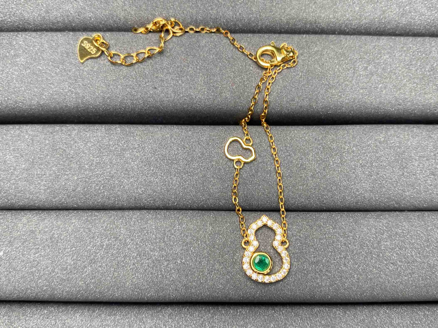 A1952 Emerald Bracelet