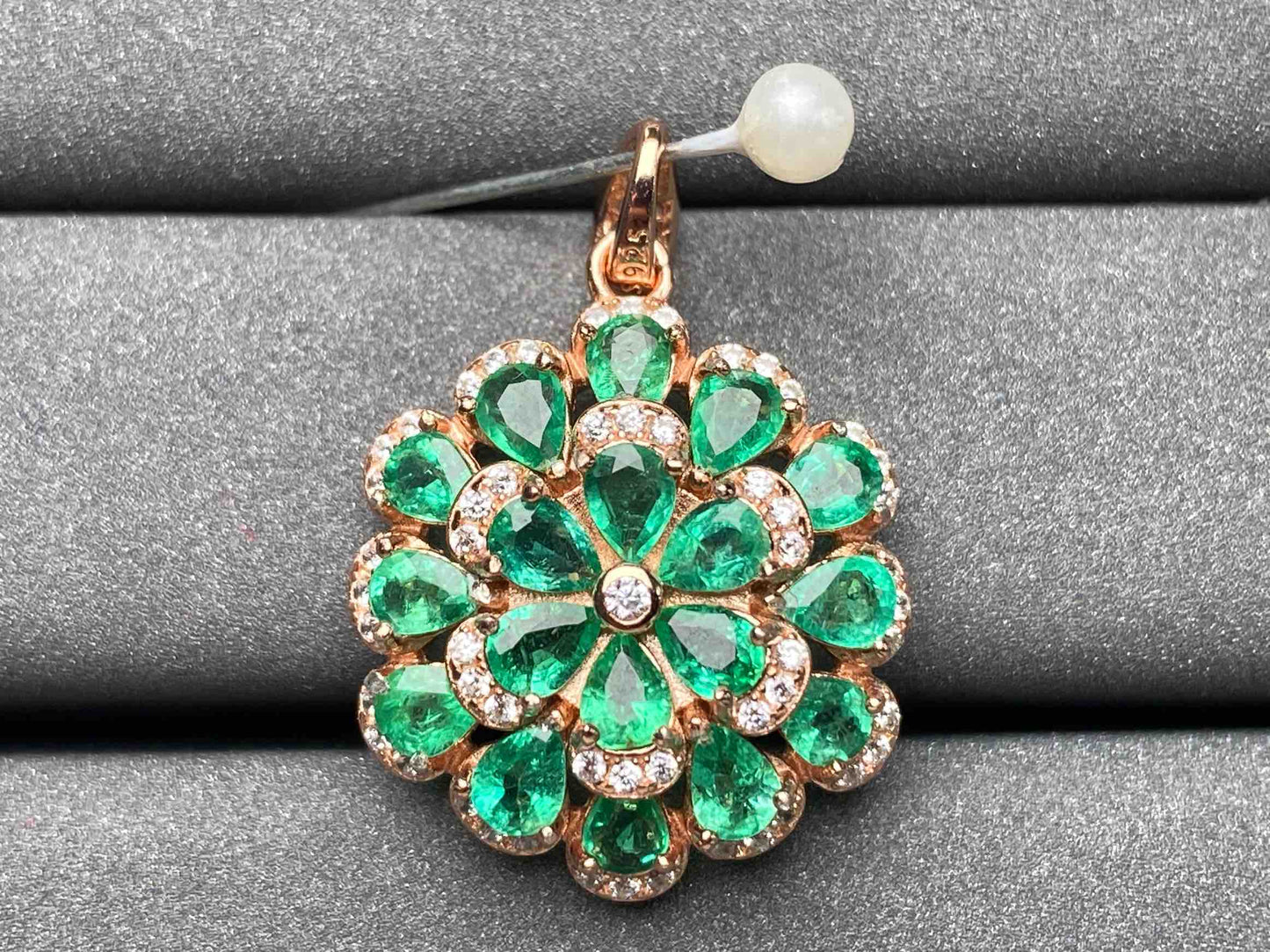 A1980 Emerald Pendant