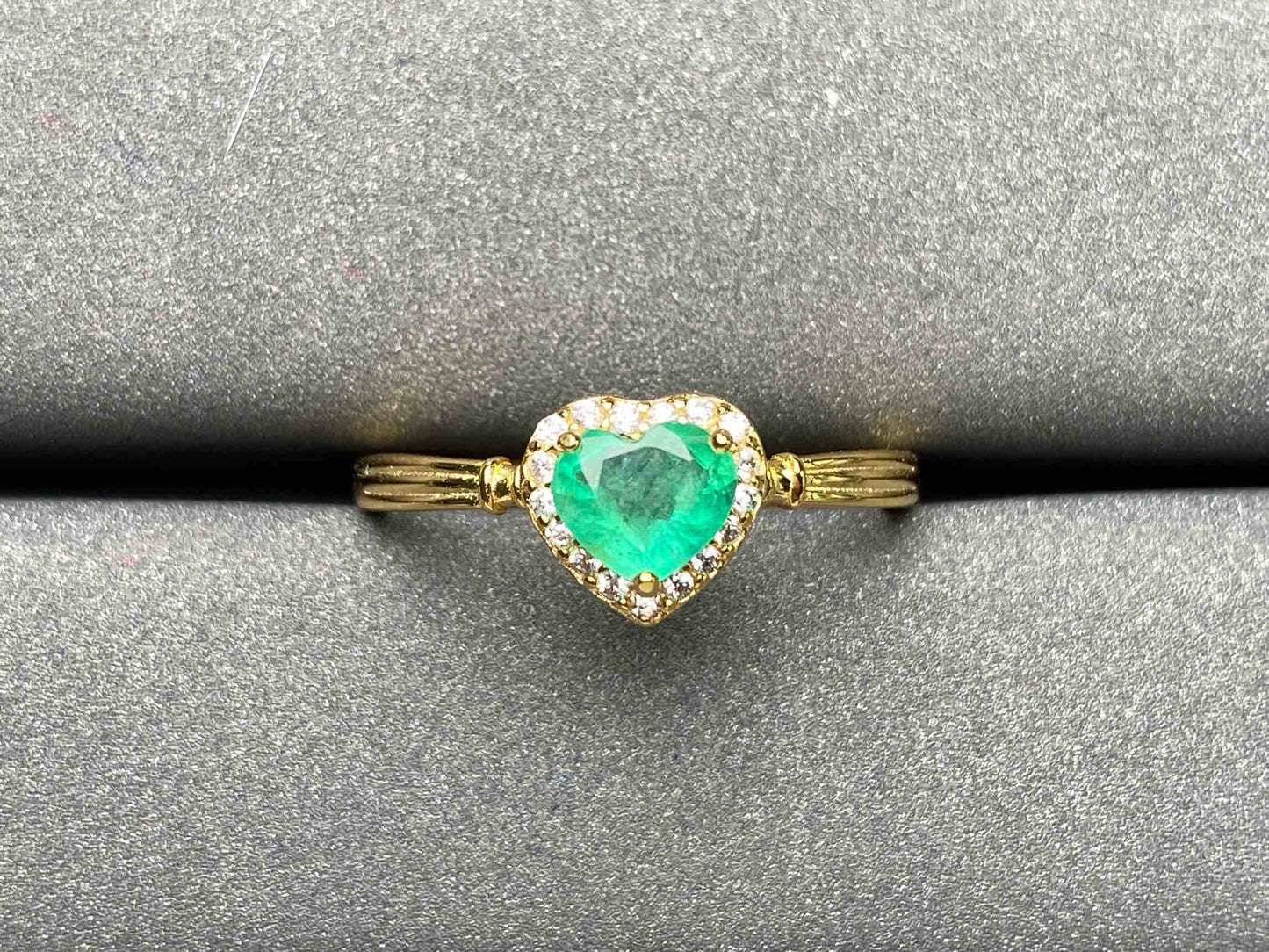A2093 Emerald Ring