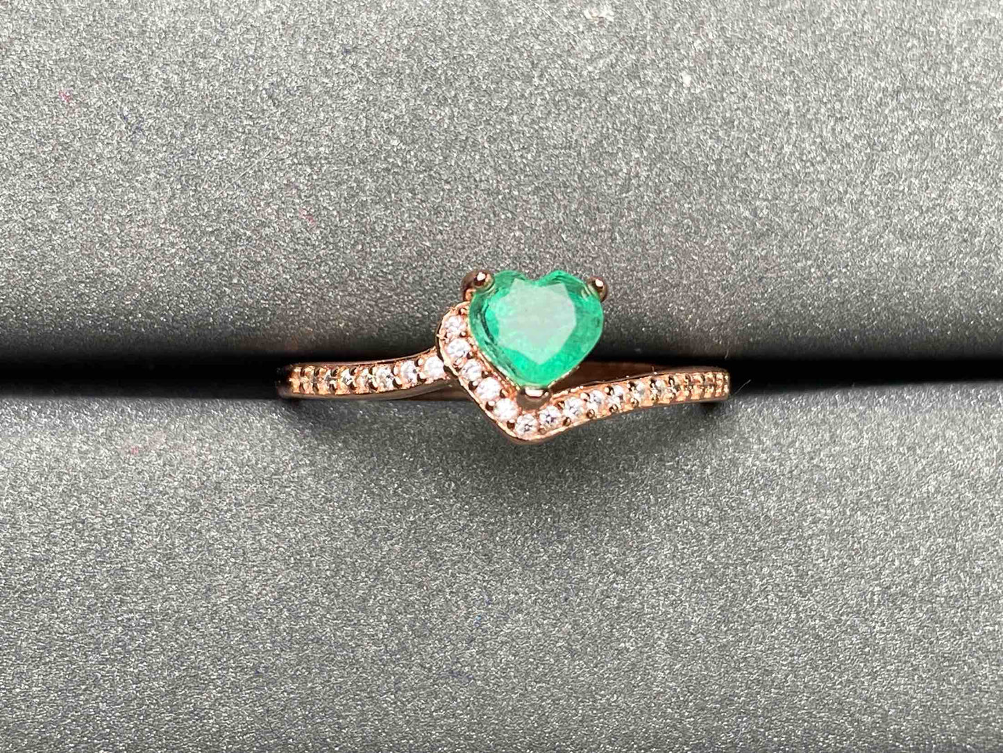 A2100 Emerald Ring