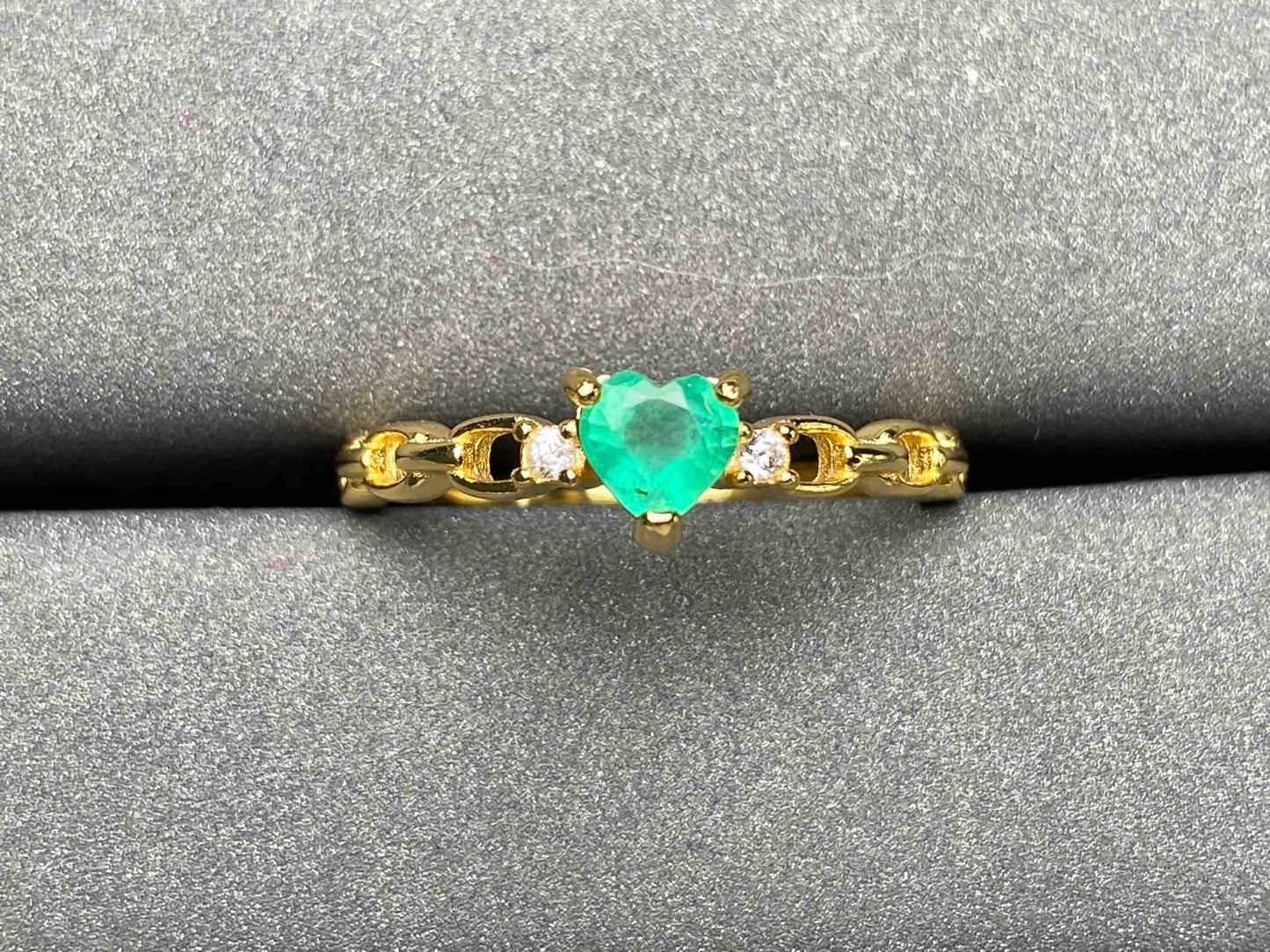 A2107 Emerald Ring