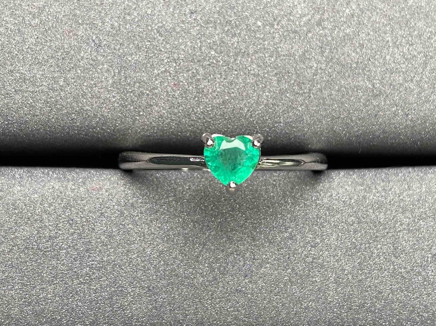 A2112 Emerald Ring