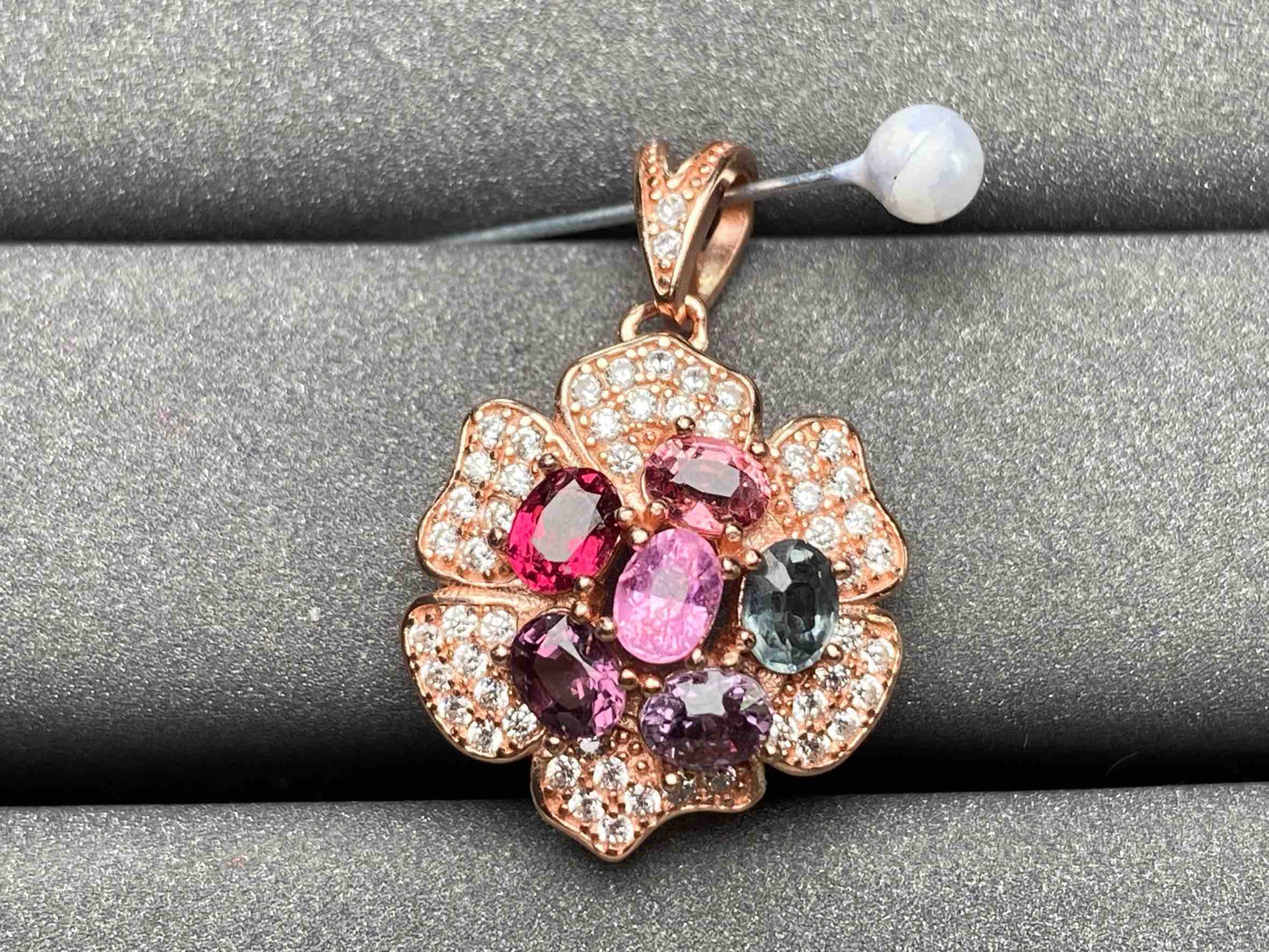 A2128 Spinel Pendant