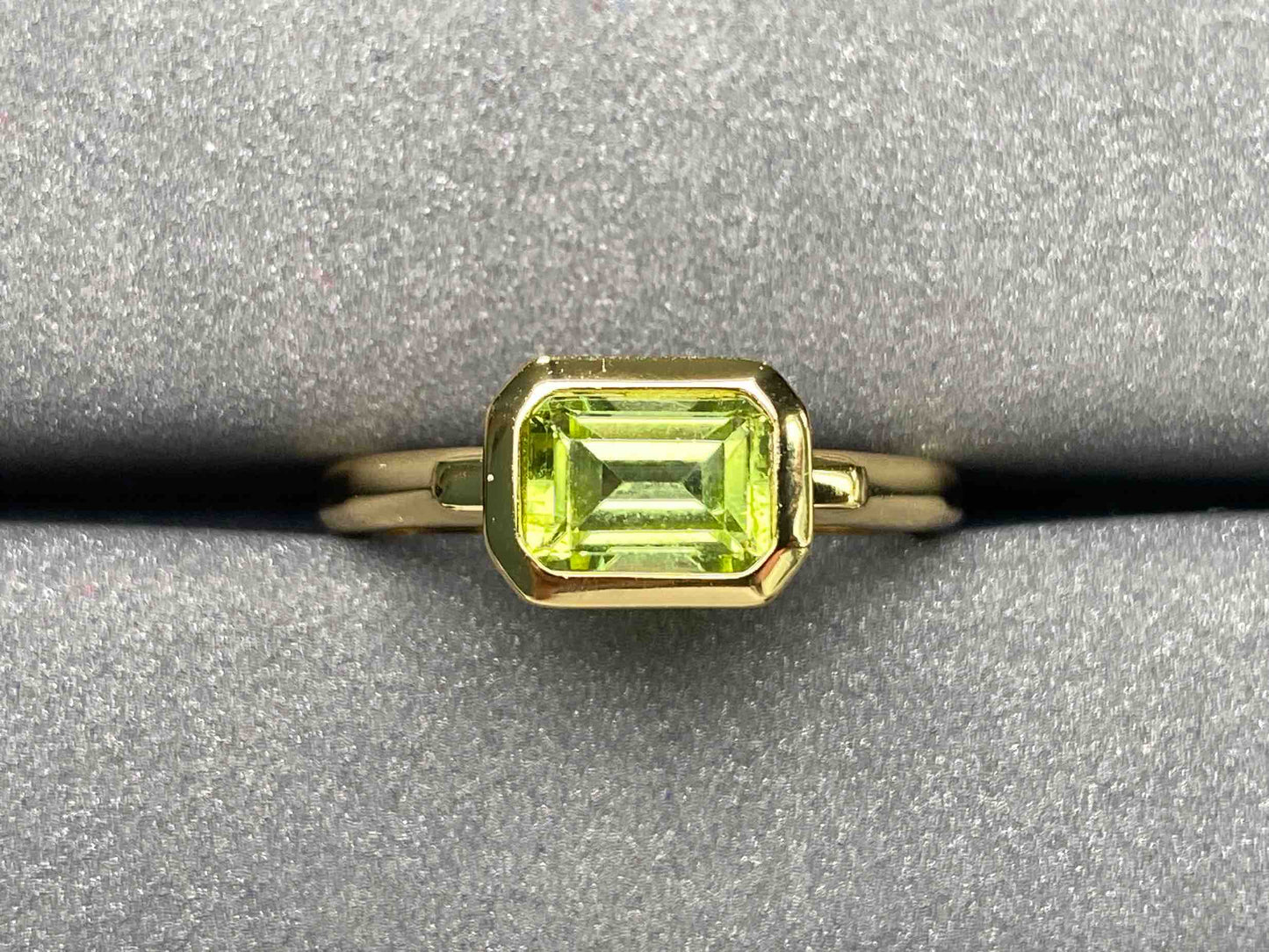 A2200 Peridot Ring