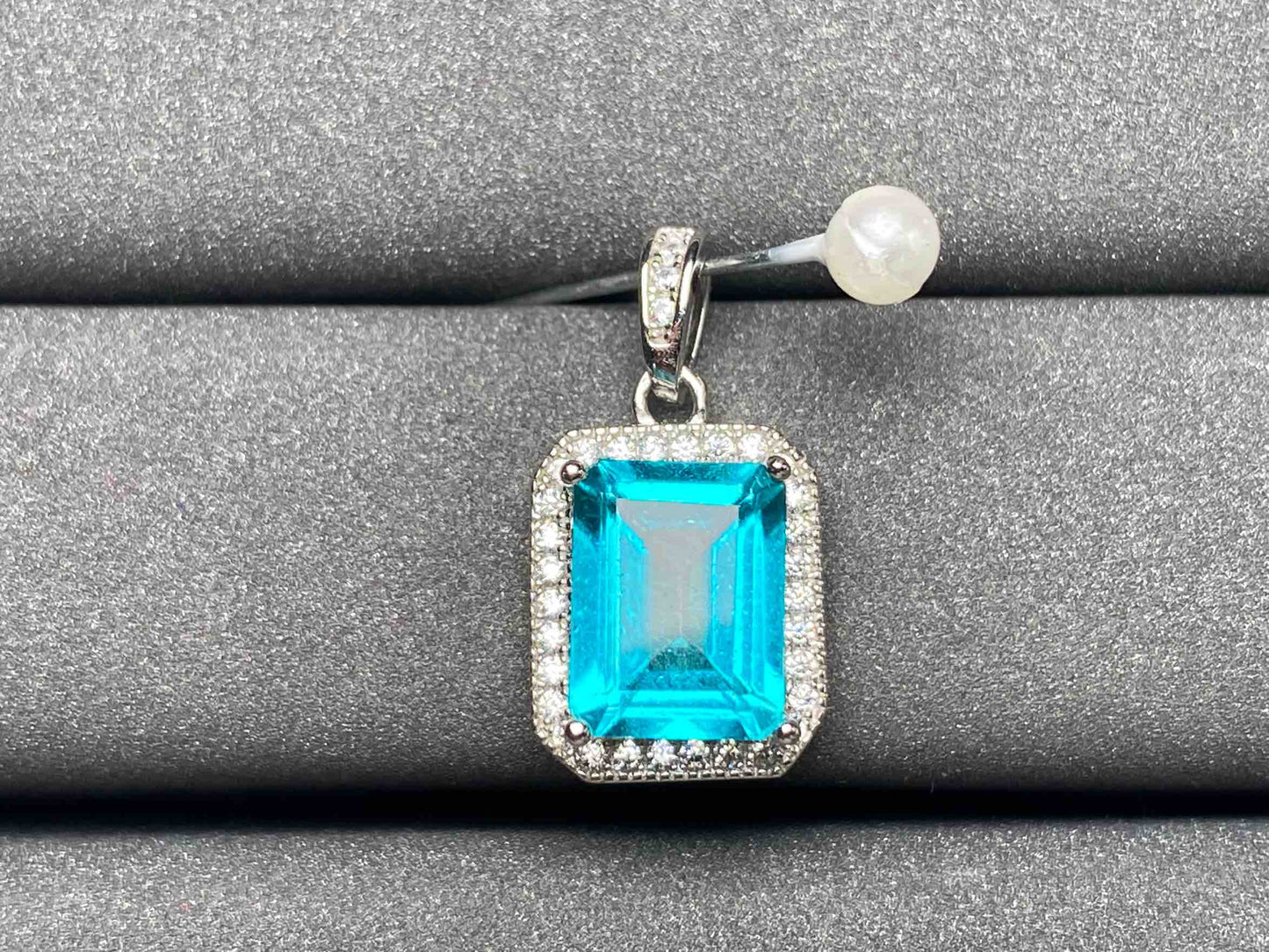 A2208 Topaz Pendant