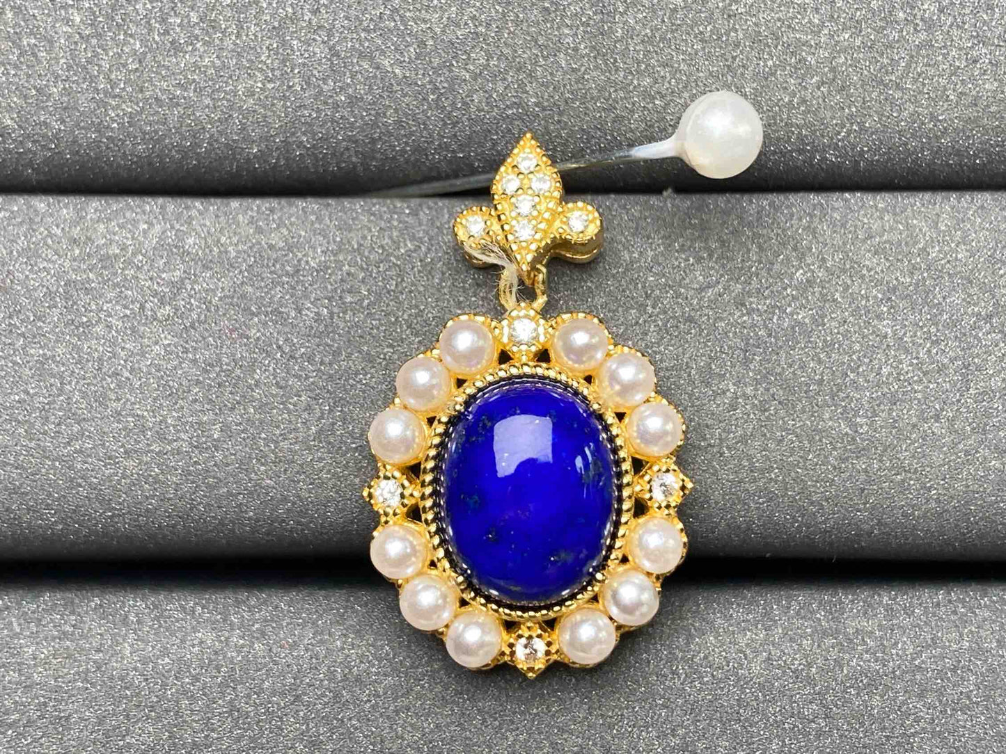 A2272 Lapis lazuli Pendant