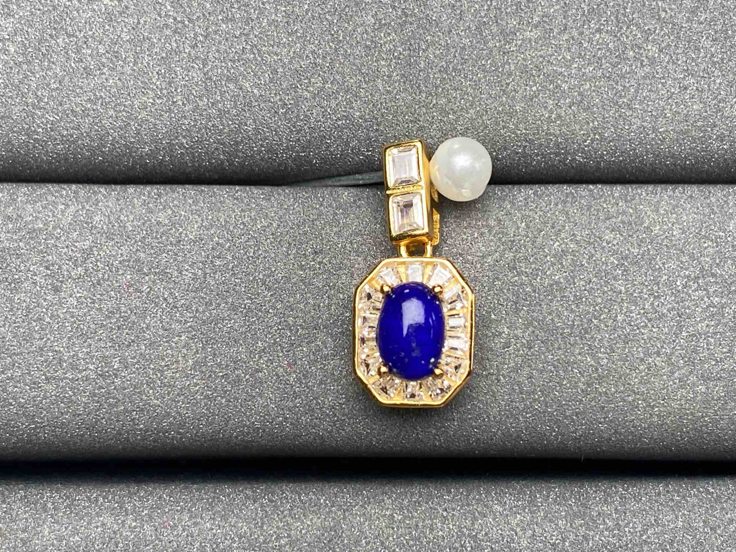 A2304 Lapis lazuli Pendant