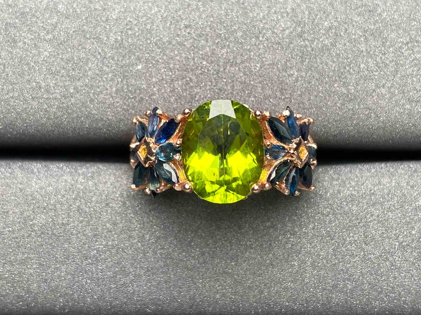 A2599 Peridot Ring
