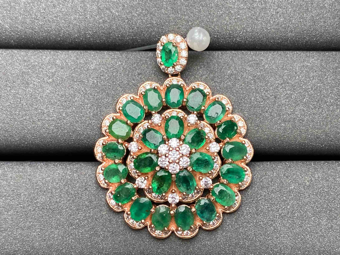 A2640 Emerald Pendant