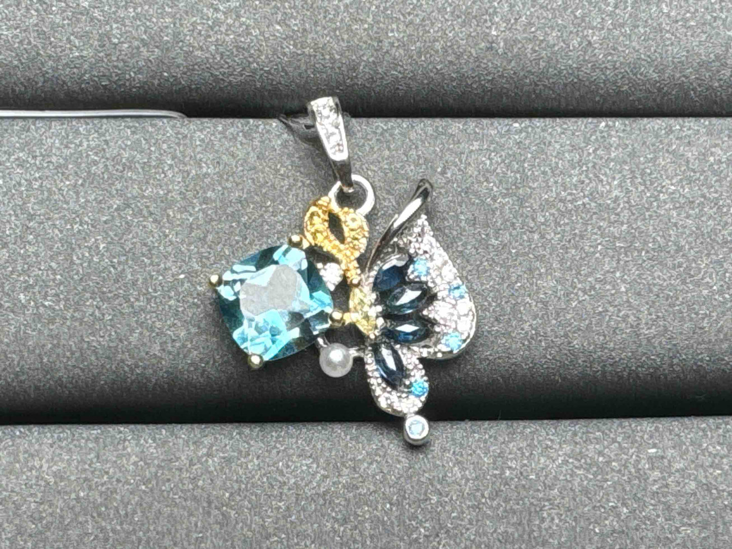 A2701 Topaz Pendant