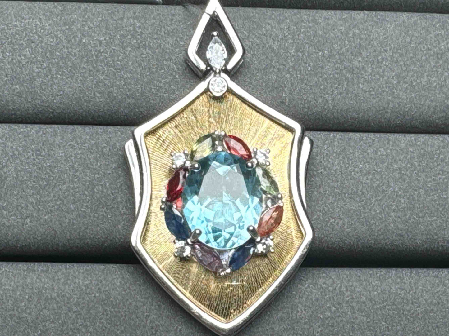 A2720 Topaz Pendant