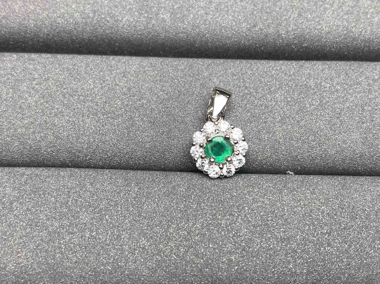 A285 Emerald Pendant