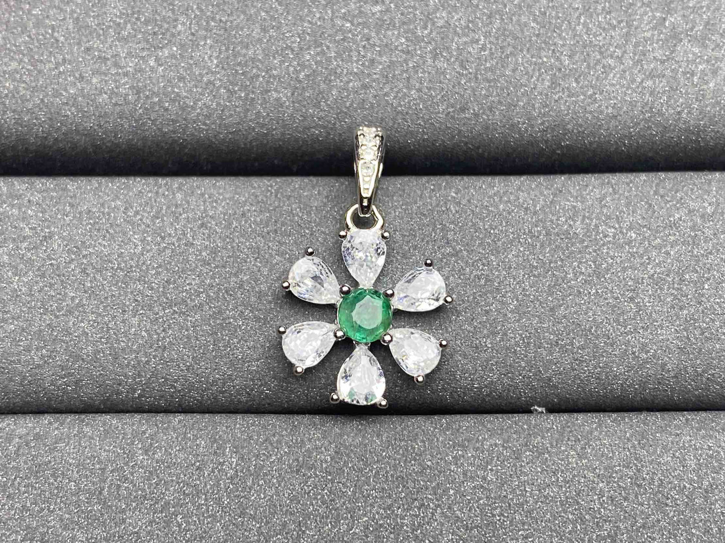 A288 Emerald Pendant