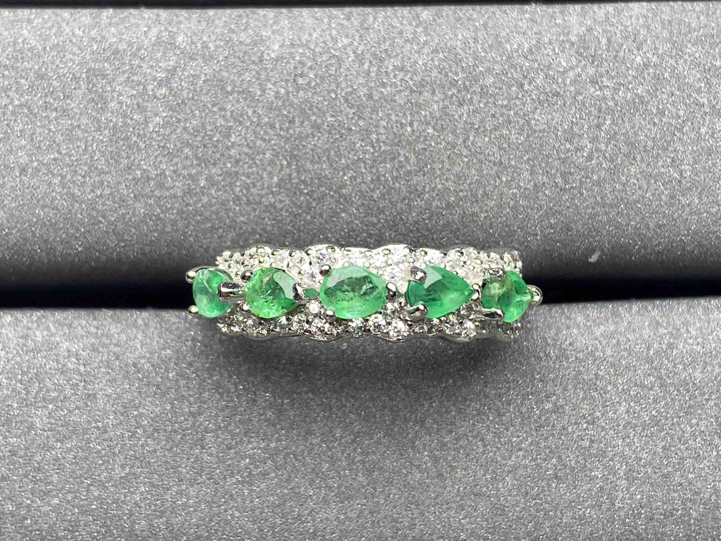 A29 Emerald Ring