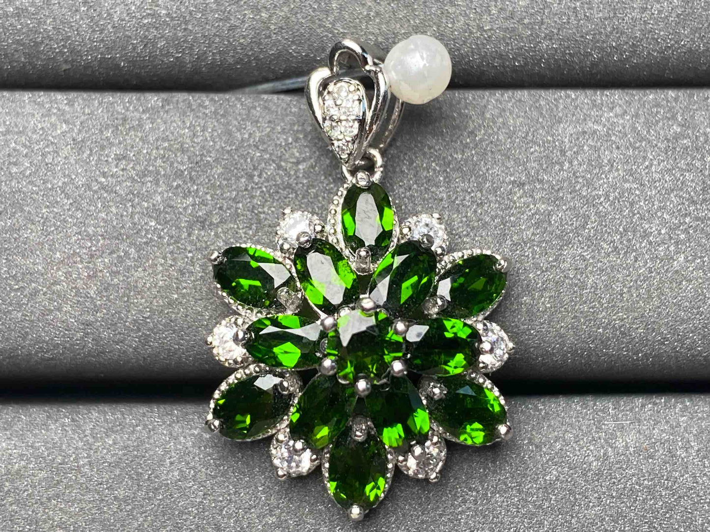 A3048 Diopside Pendant