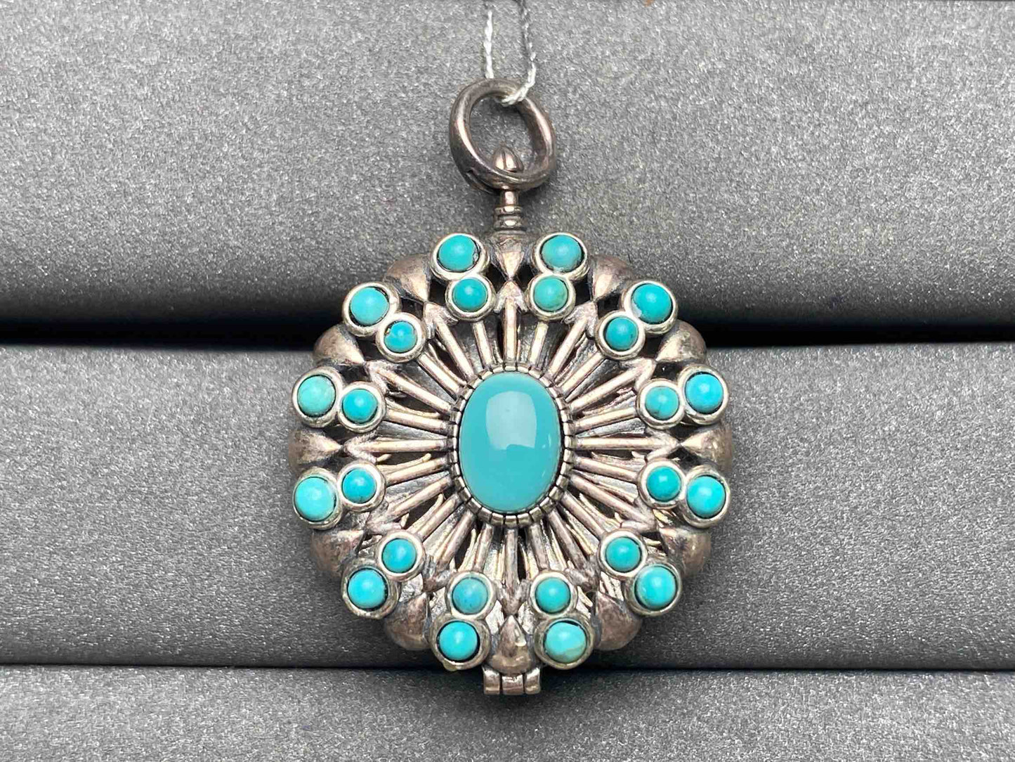 A3157 Touroqls Pendant