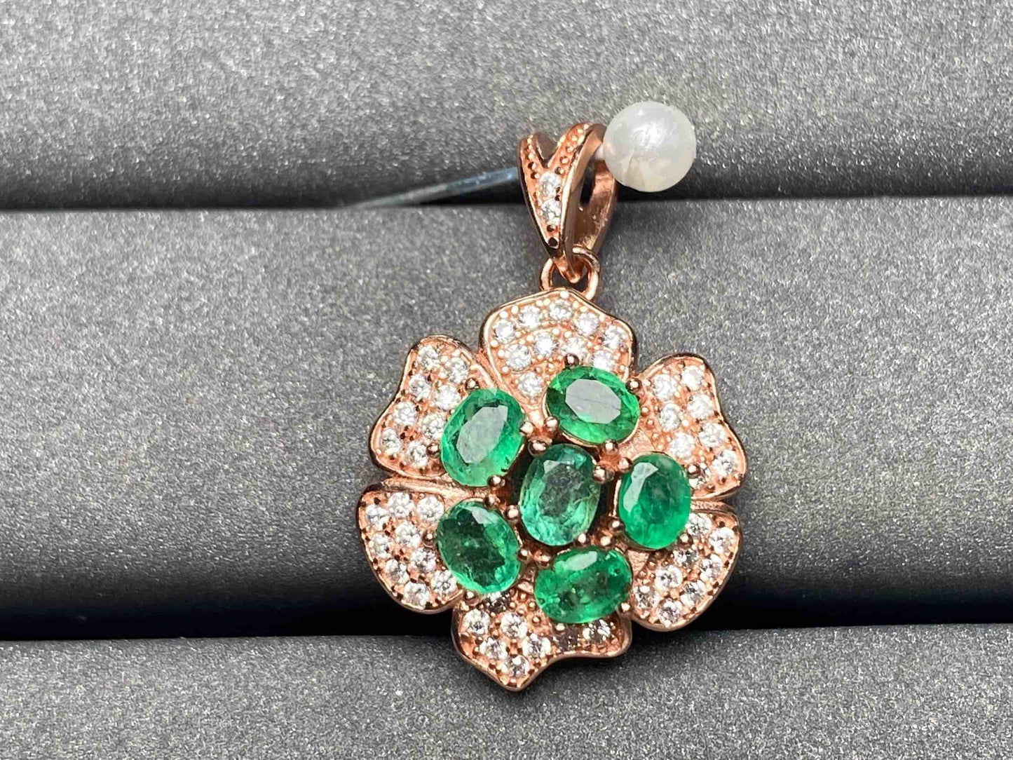 A3229 Emerald Pendant