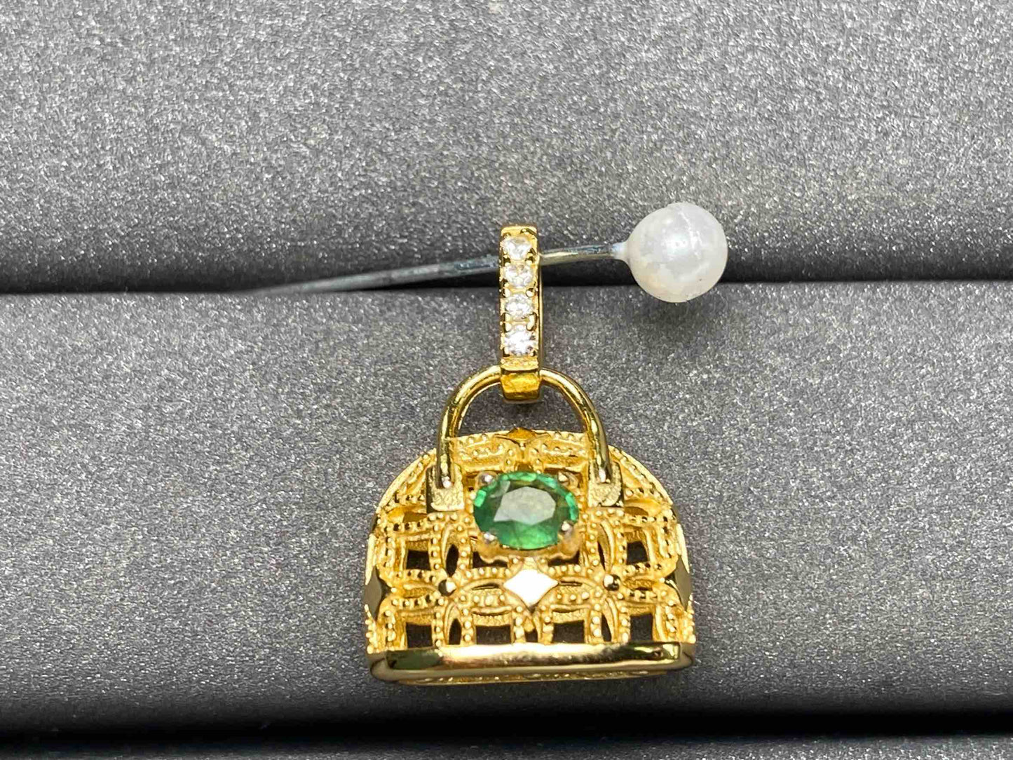 A3262 Emerald Pendant
