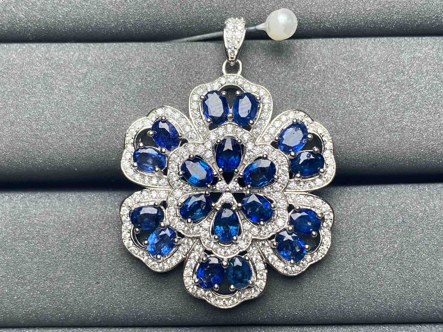 A3273 Blue Sapphire Pendant