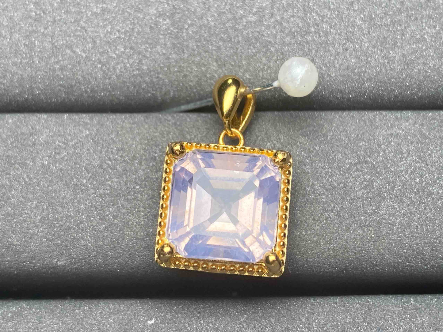 A3322 LMQ Pendant