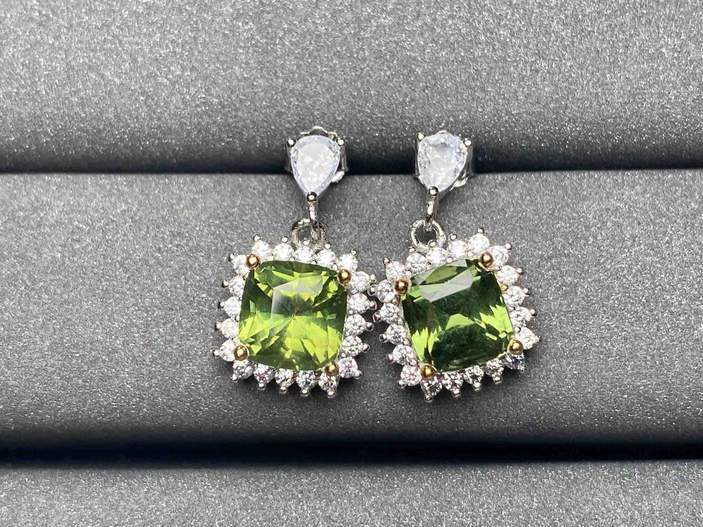 A3437 Green apatite Earrings