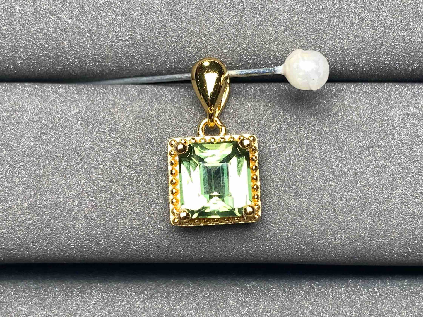 A3445 Green apatite Pendant
