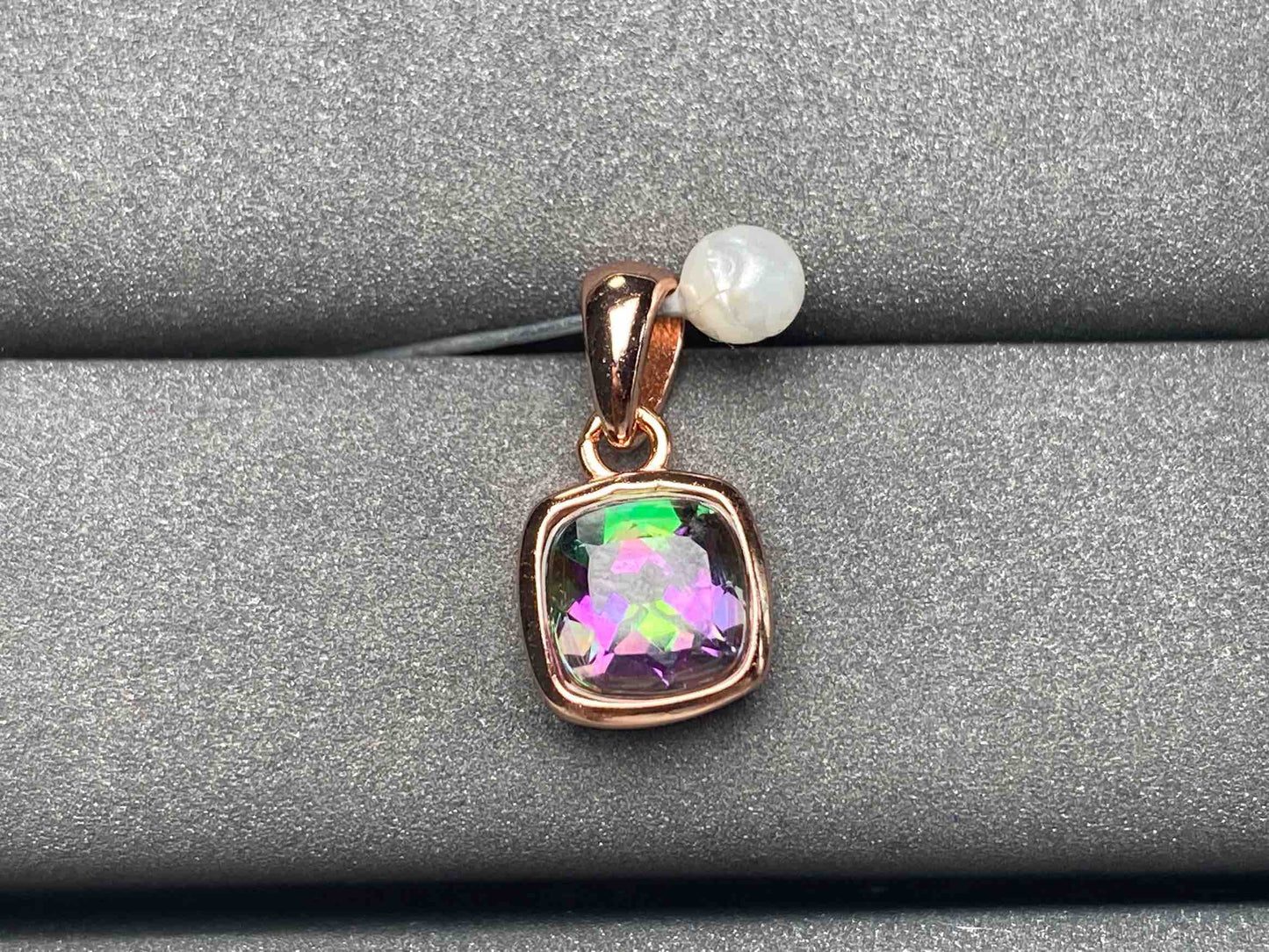 A3621 Topaz Pendant
