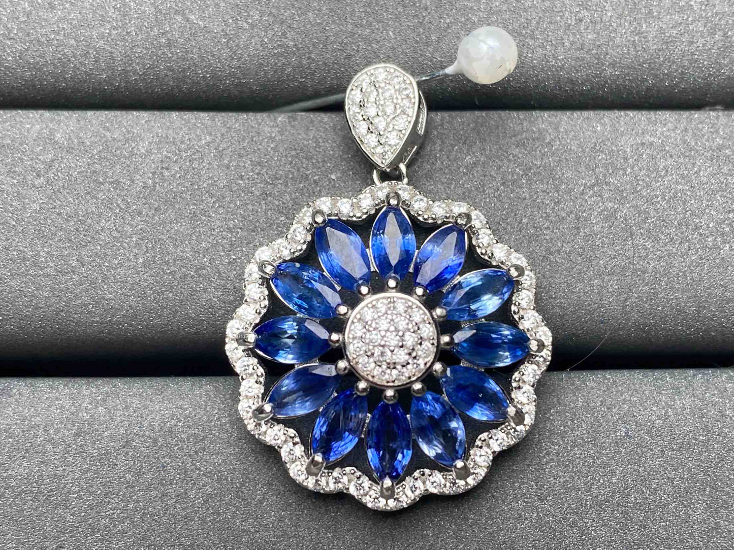 A3686 Cornflower Sapphire Pendant